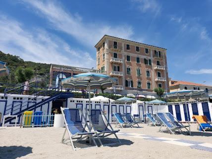 Hotel Monique Noli Exterior photo